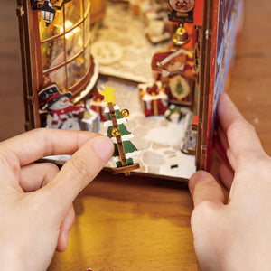 Christmas Street Scene - DIY Book Nook Kit