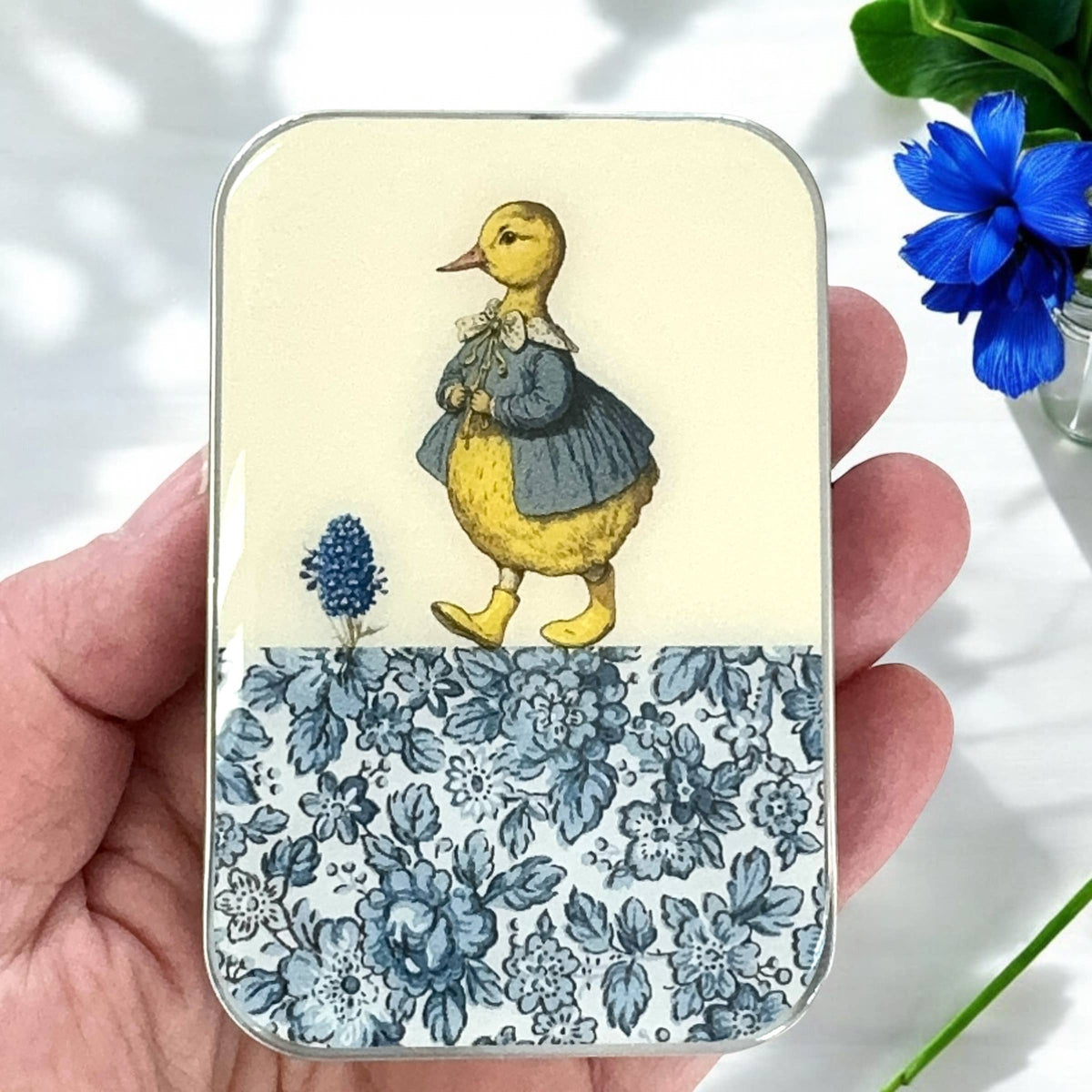 Duck and flower notions tin