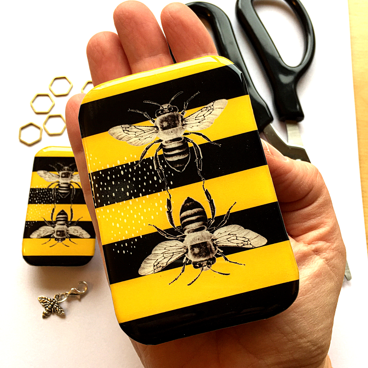 Bee Tin, Bee Notions Tin: Small