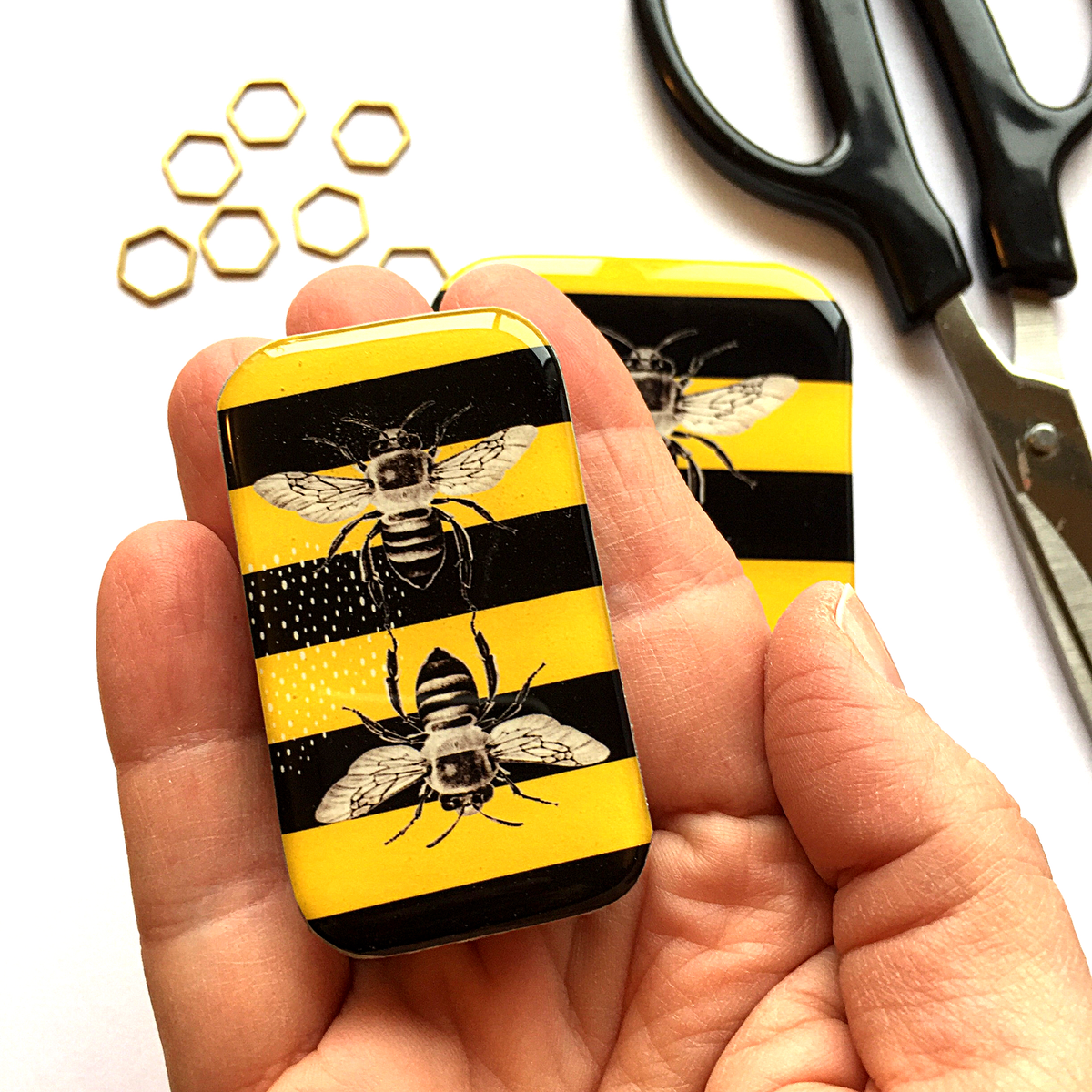 Bee Tin, Bee Notions Tin: Small
