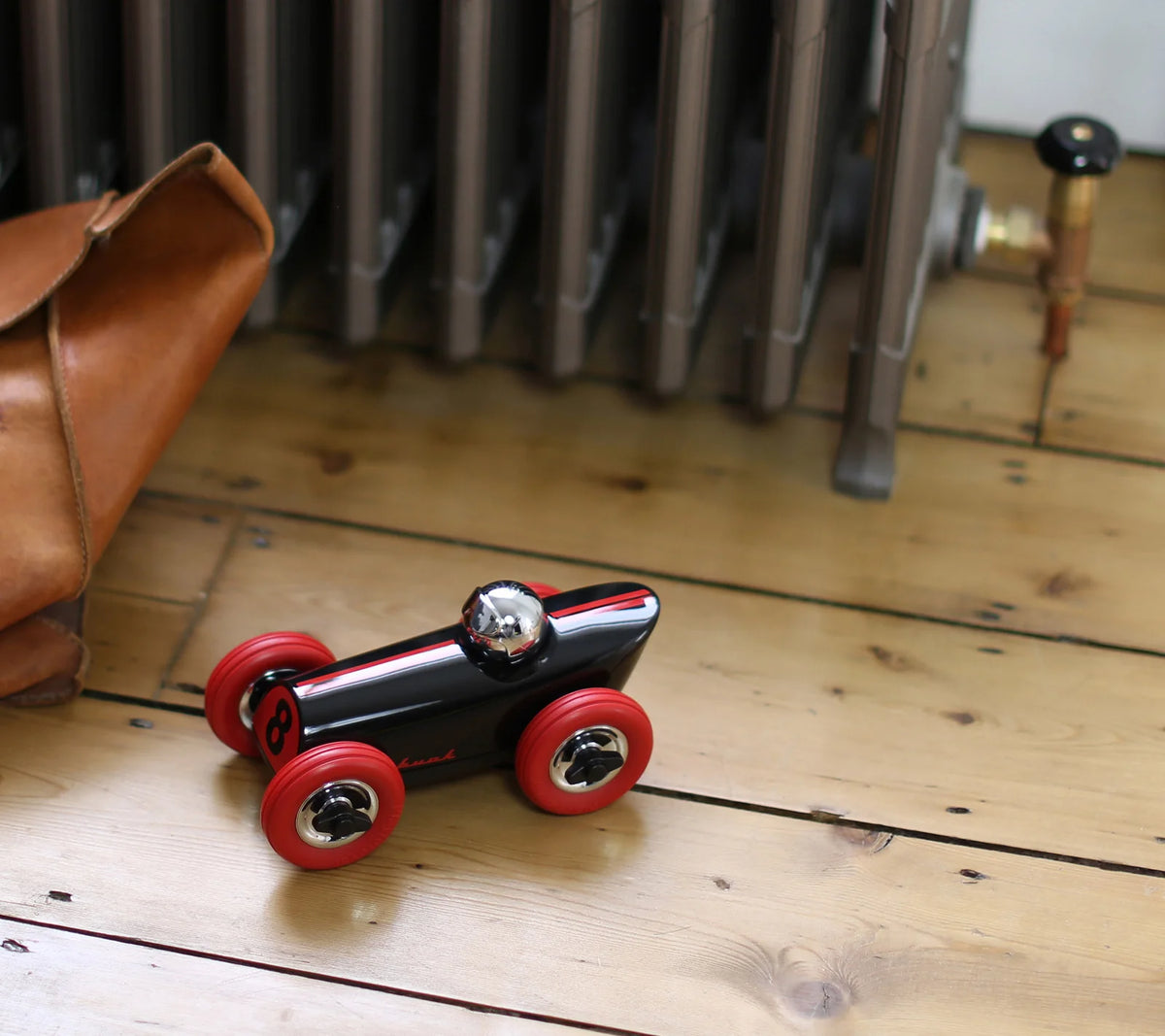 Model Racecar - Buck (Red/Black)