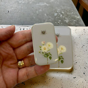 Bee and Rose stitch marker tin: Small