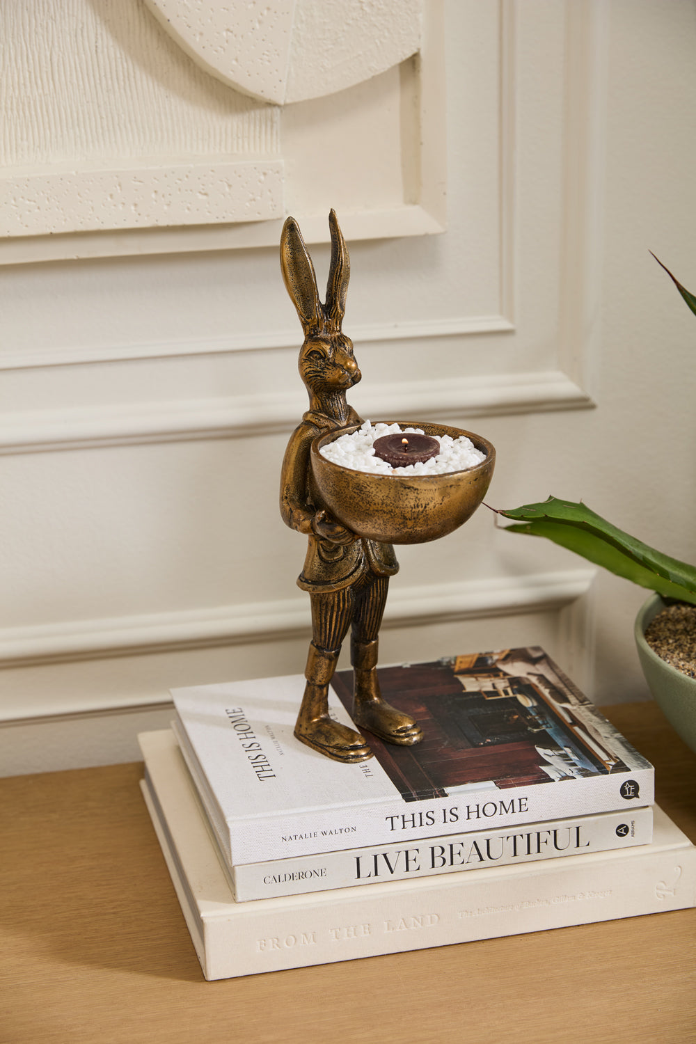 Rabbit Dish Stand